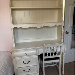 6 Piece Lexington Furniture Industries Bedroom Set – Dresser, Desk/Hutch, Chair & Standing Mirror