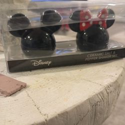 Disney, Mickey And Minnie, Ceramic Salt And Pepper Shaker Set