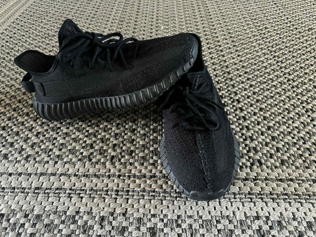 adidas Yeezy Boost  Size 9.5