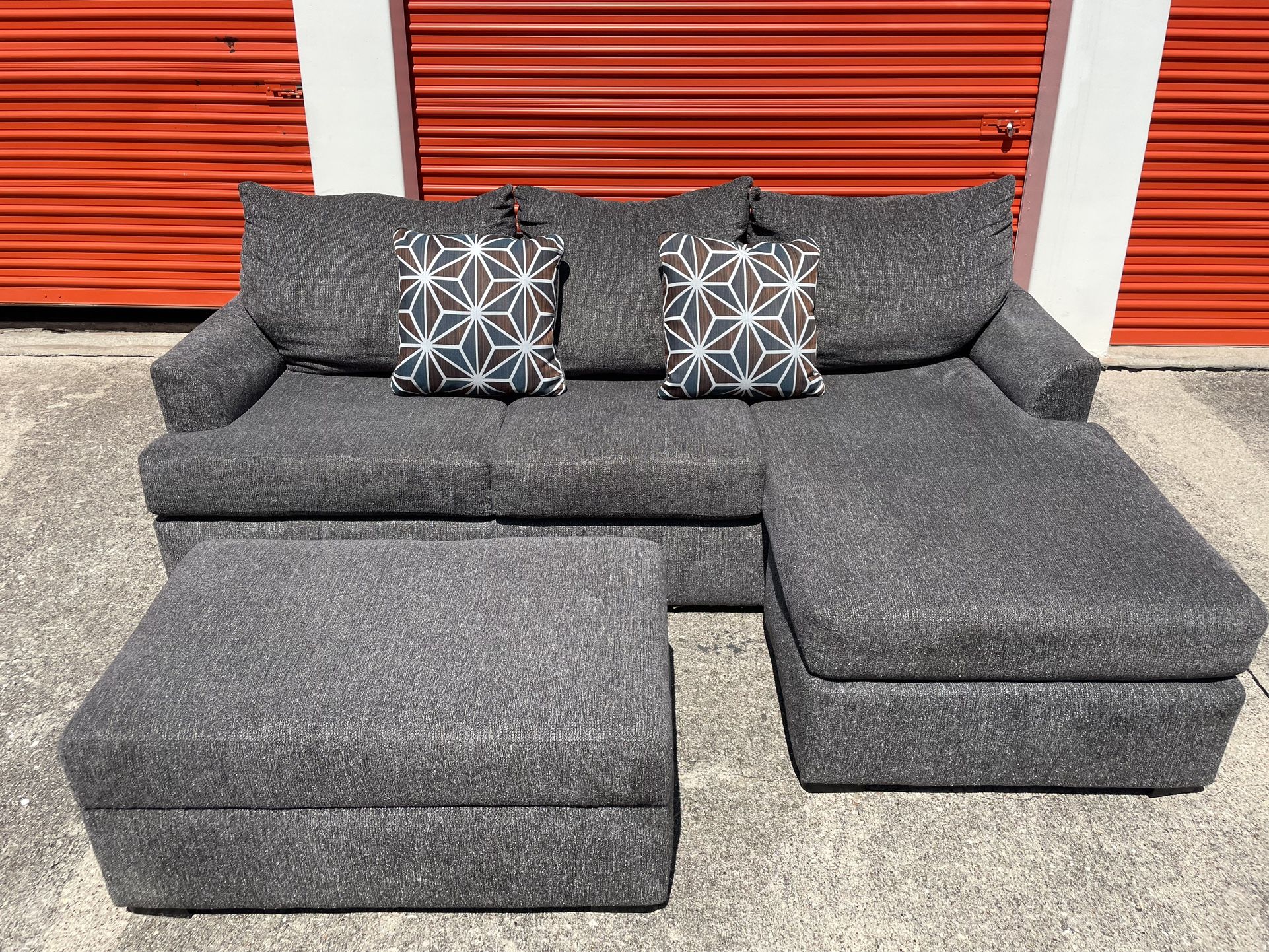 Broyhill Sectional Couch (Delivery Available)