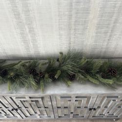 Set Of (4) Christmas garland 