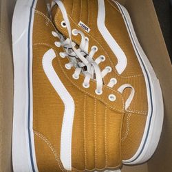 Hi Top Gold Vans 30$ Size 10.5