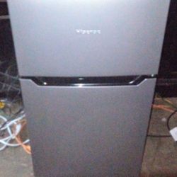 Hisense Mini Refrigerator 