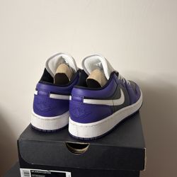 Wmns Jordan purple 30$ size 5y