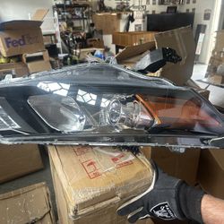 Honda Accord 2010–2011 Right Headlight Cross Tour $200 Retails For $175 On Amazon