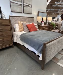 Ashley Furniture Roanhowe Queen Bed Set – Like New (Bed + Mattress + Box Spring)