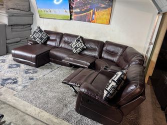 * Like New * Ashley Furniture 6pc Modular Reclining sectional sofa ( Free Delivery )