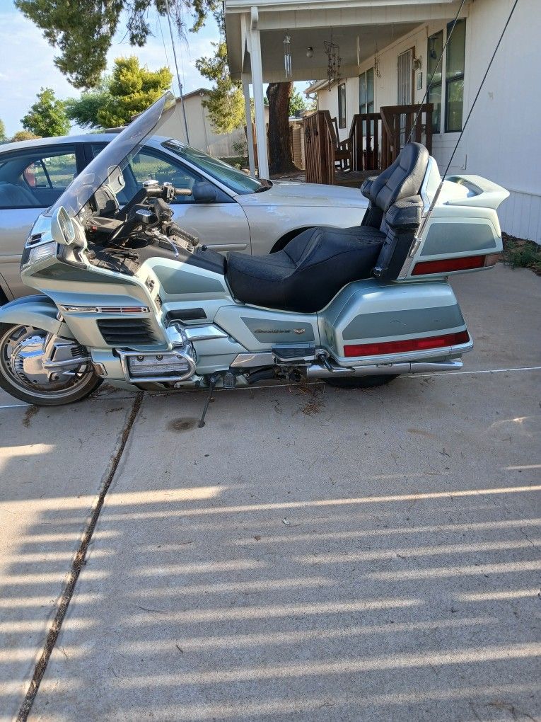 FOR SALE 1999 HONDA GOLD WING $ 2000.00 