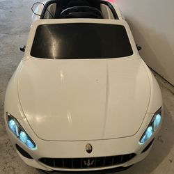 Electronic car with remote for toddler