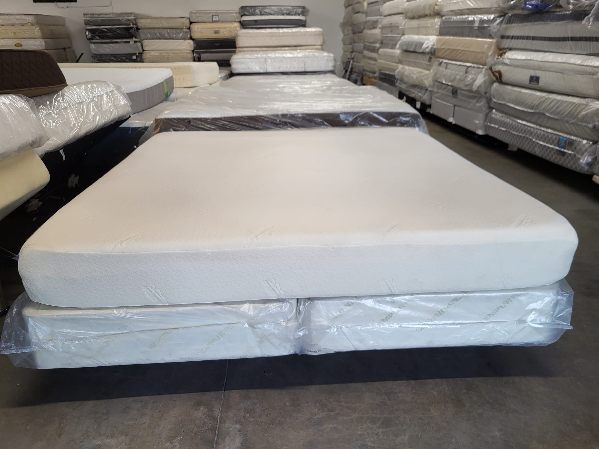 TEMPURE-PEDIC MATTRESS & TEMPURE-PEDIC BOX SPRING KING SIZE ππFREE DELIVERY π π