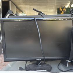 4 monitores pantalla y 1 teclado