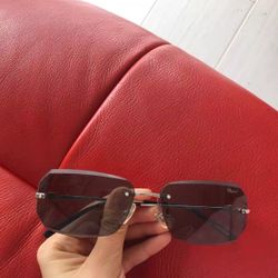 Diamond-encrusted fashion glasses