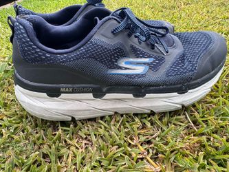 Skechers GoRun Max Cushioning Shoes Size 10.5