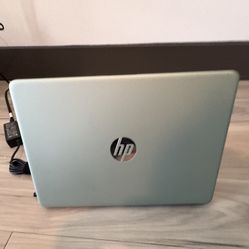 HP Laptop 14-dq6013dx – Like New!