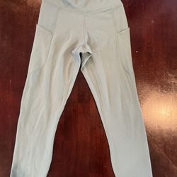 XS Women’s Dry Fit Cropped Leggings