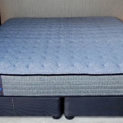 Very Nice King Sealy Posturepedic Mattress, Boxsprings and Metal Bed Frame