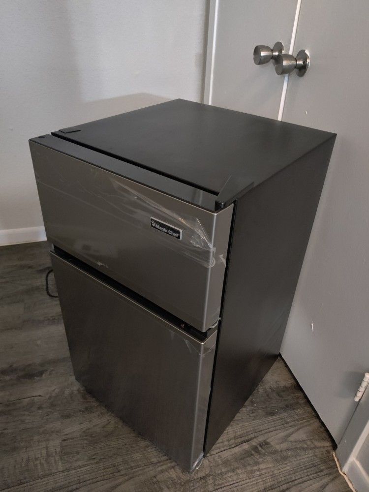 New Mini fridge With Freezer