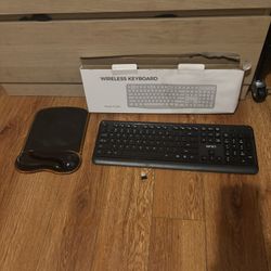 Mouse pad and Wireless Keyboard 