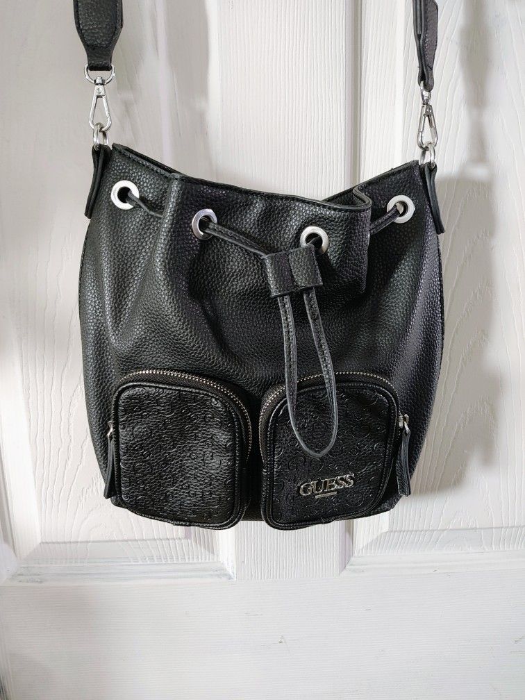 GUESS BUCKET BAG