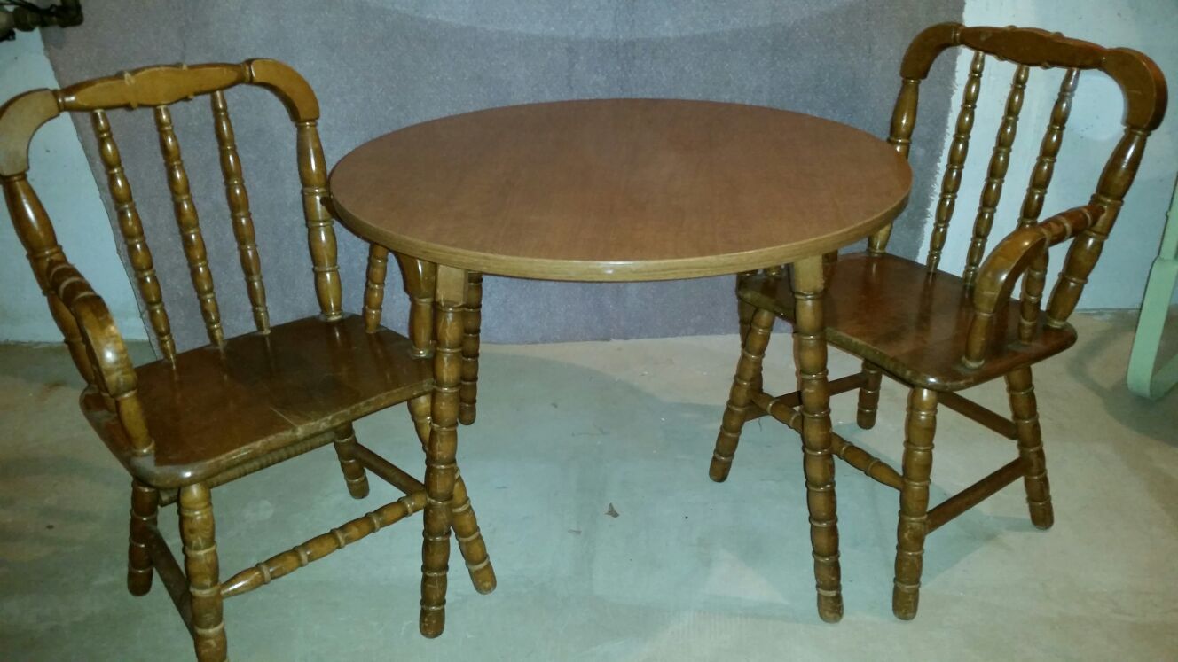 1970s solid oak Jenny Lind childrens spindle table and chairs