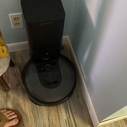 Robot Roomba And Base