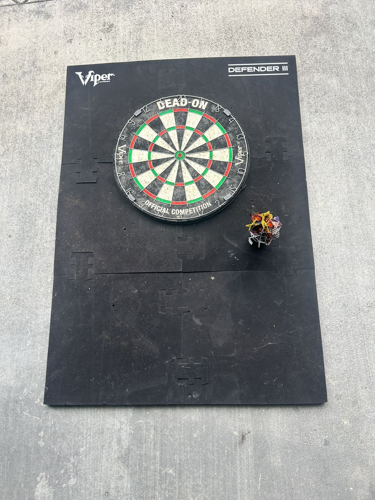 Viper Defender III Dartboard with Protection Plus & 12 Darts
