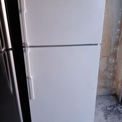 Ge Top Freezer 28 Wide