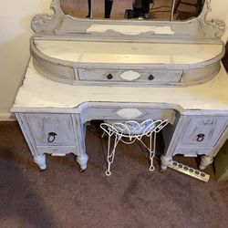 Antique Style Like Desk/dresser 