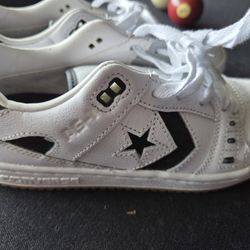 Converse Cons Size 6.5 Women/5 Men