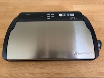Must sell!! Foodsaver vacuum sealer