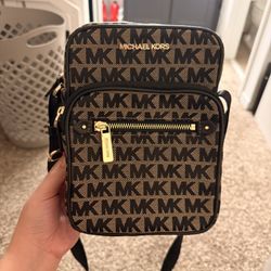 Michael Kors Black Khaki Bedford Flight Bag JetSet Travel Crossbody