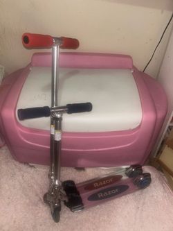 2 razor scooters