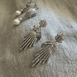 2 Pairs Of Earrings With White Sapphires And Pearl