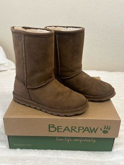 Woman size 5 BearPaw boots