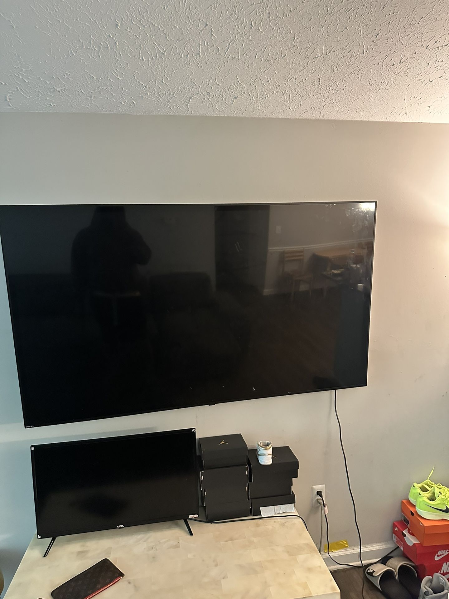 75” Tv Cracked Screen FREE