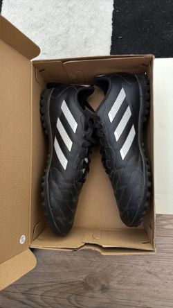 Adidas soccer shoes size 6