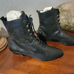 Womans Black Leather Boots 