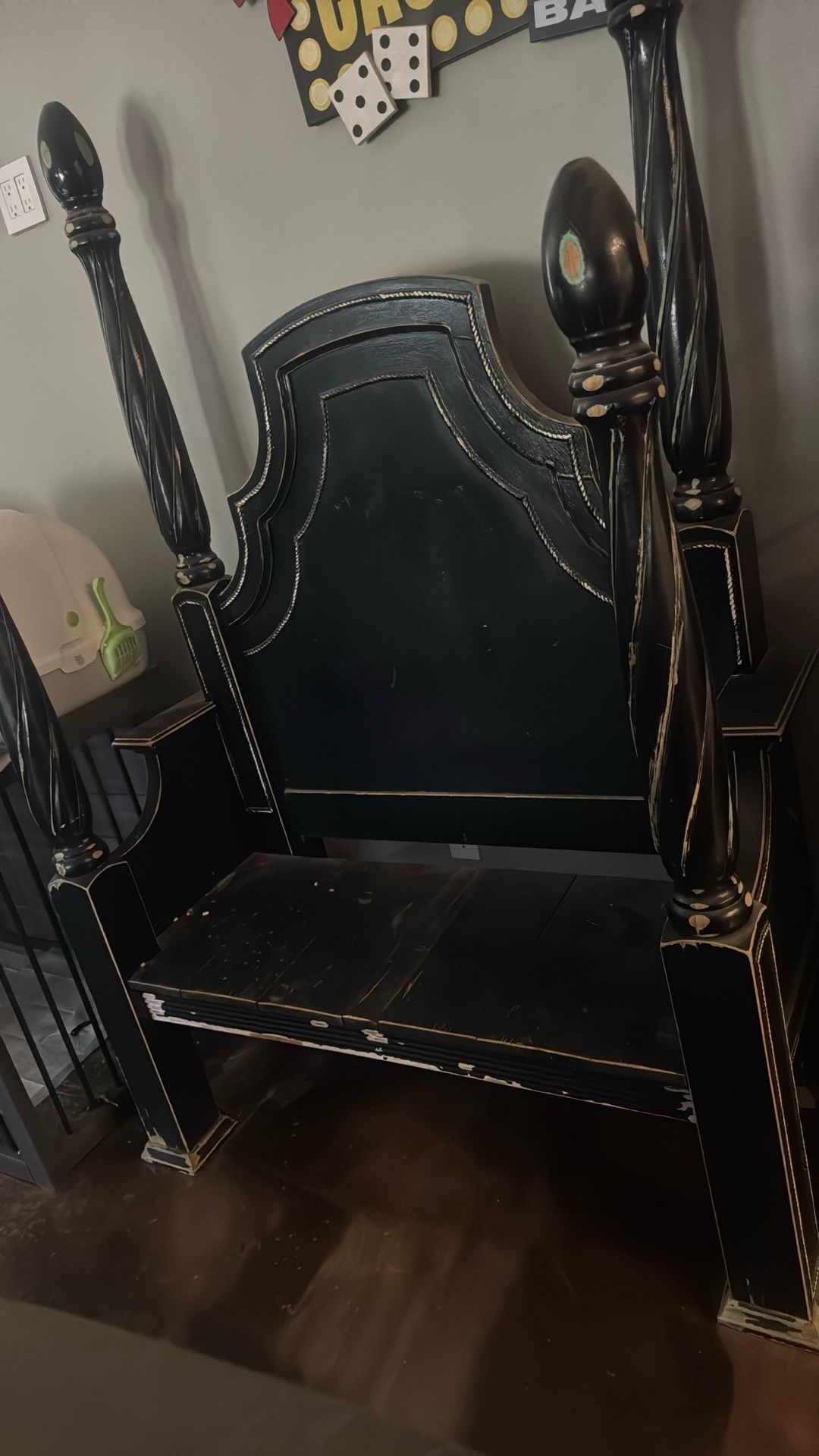 Wood Grand Chair