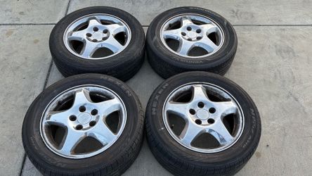Honda or Acura 16 Inch chromed Aluminum wheels 5x114.3mm Accord, Civic, TL, CL