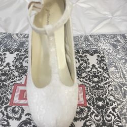 Lace White Platform Pumps