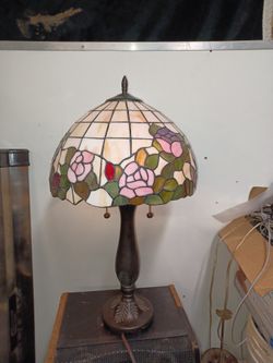 TIFFANY STYLE LAMP