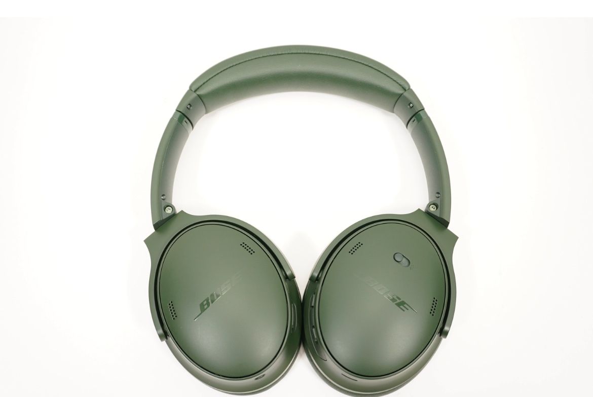 Bose (2 Month Old Headphones )
