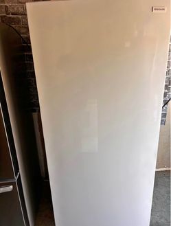 🔥 LIKE NEW FRIGIDAIRE 20 CU. FT. UPRIGHT FREEZER – GARAGE READY 🔥