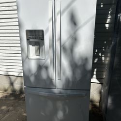 WHIRLPOOL FRENCH DOOR REFRIGERATOR  DELIVERY AVAILABLE FOR SMALL FEE 🚛