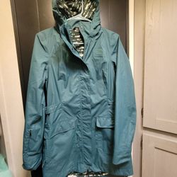 THE NORTH FACE RAIN JACKET 