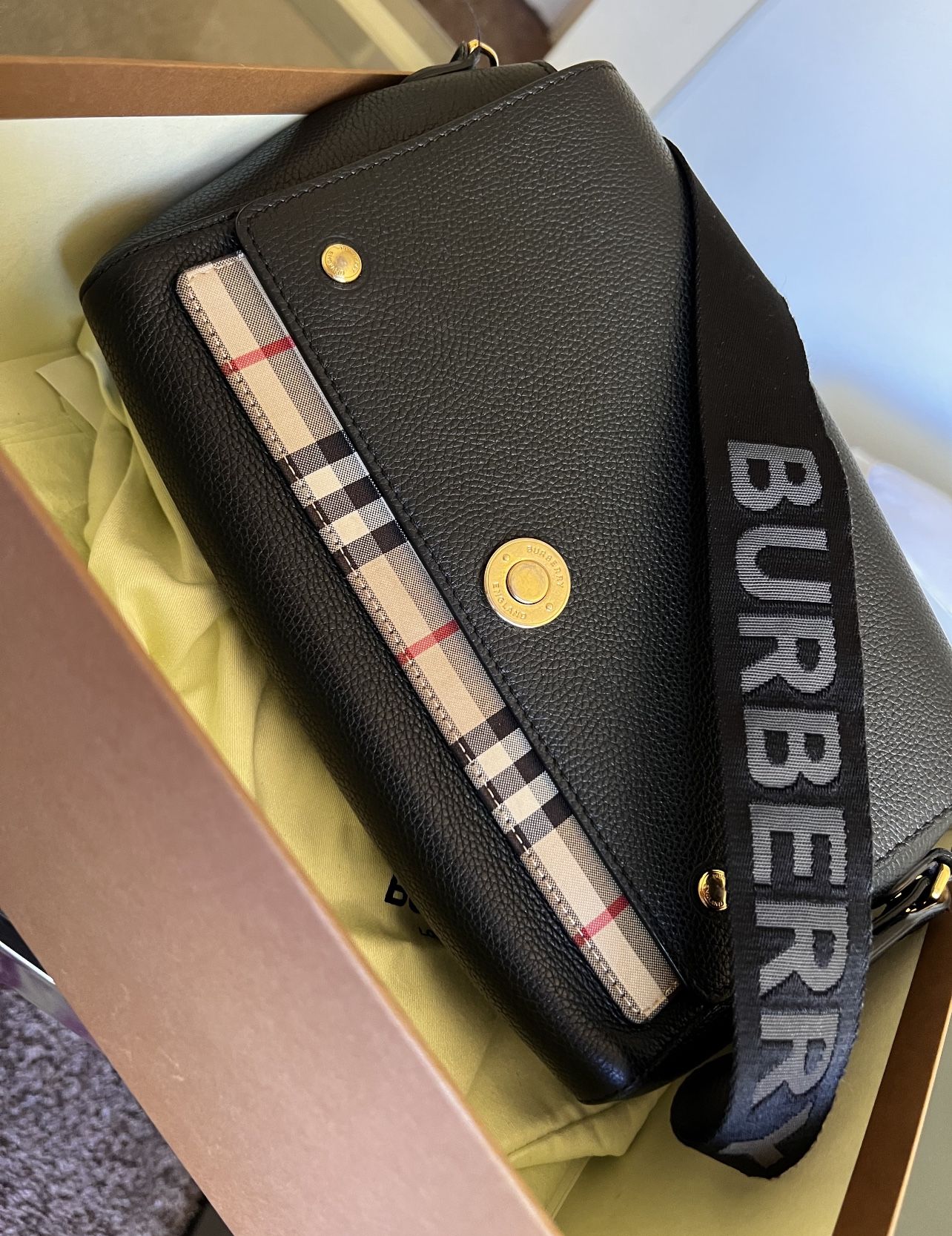 Burberry Note bag 