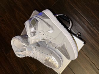 Jordan 1 High Anniversary DS Size 9 + Box Is A Suitcase