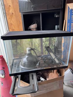 10 Gallon Reptile Tank With Accessories