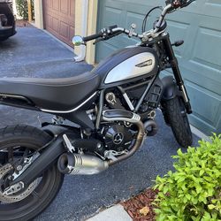Ducati Scrambler 800 Icon Dark