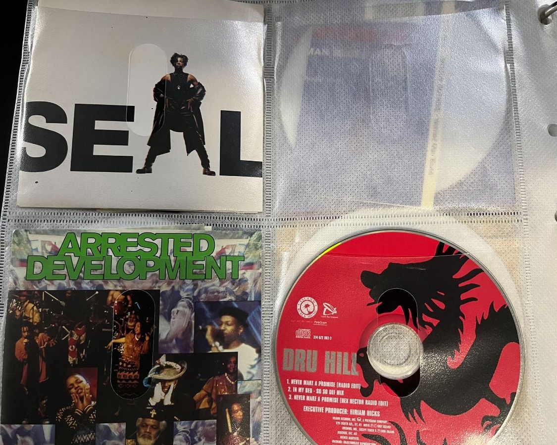 6 CDs. Seal, Arrested Development, Dru Hill, Chieftains, Jamiroquai, Eiffel 65 Great collection of songs. Includes 6 CDs and album notes and art. No p